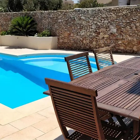 With Large Private Pool Gozo Кала