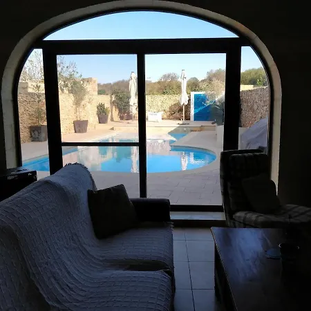 With Large Private Pool Gozo Кала