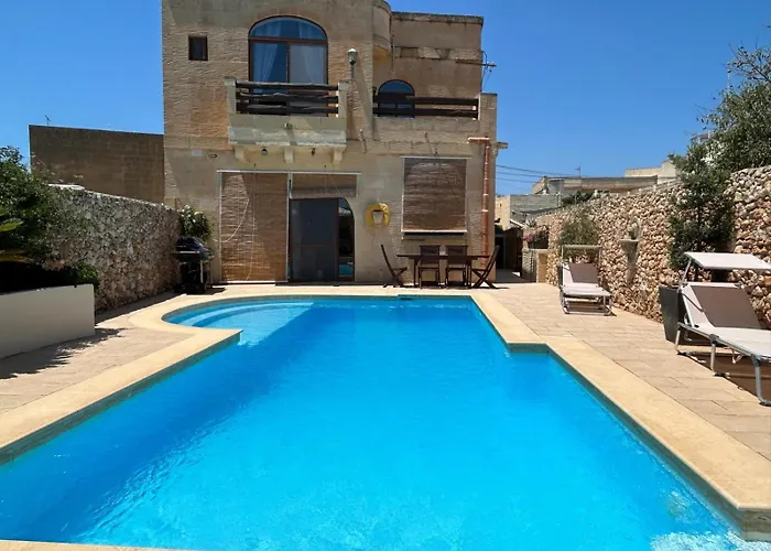 Vilă With Large Private Pool Gozo